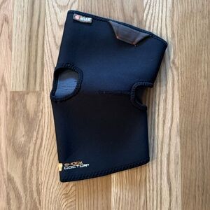 Shock Doctor 865 Knee Compression Sleeve with Open Patella
